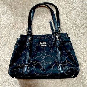 Coach shoulder bag.
